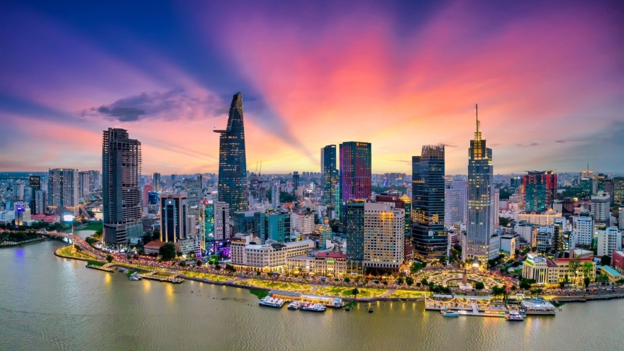 Kinh tế Việt Nam 6 tháng năm 2025: “Ngược chiều” thế giới, tăng trưởng ngoạn mục